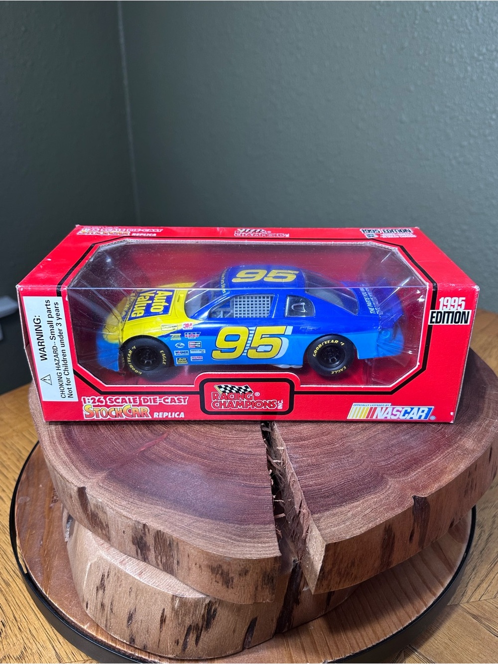 1995 Racing Champions Auto Value #95 NASCAR 1:24 Diecast Car